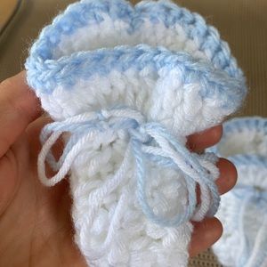 Hand-knit newborn baby booties - NWOT